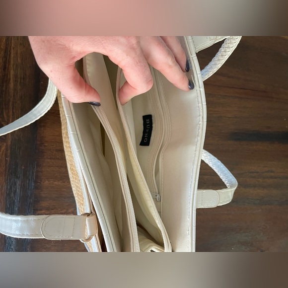 Vintage White and Straw Handbag - Picture 2 of 5